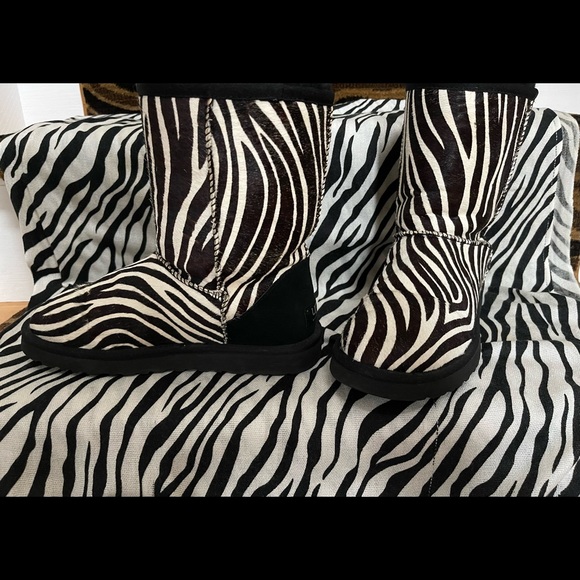 UGG ZEBRA BOOTS - Picture 2 of 5